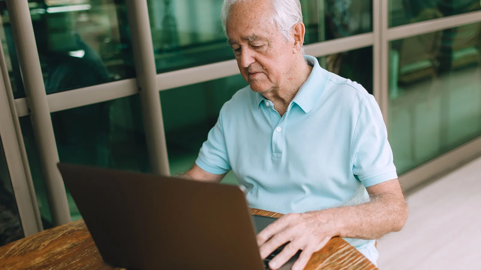 Imagine editorială relevantă pentru Cum verifici o informație despre sănătate găsită online